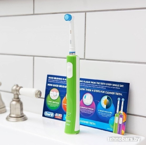 Электрическая зубная щетка Braun Oral-B Junior For Children Aged 6+ D16.535.1 (зеленый) фото 4